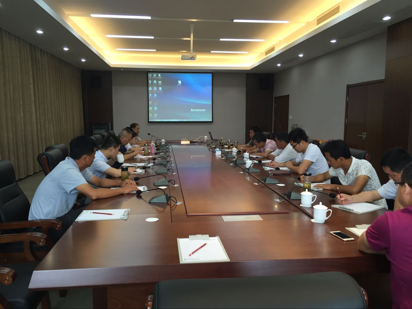 南部路桥组织召开半年度“十优”及职工代表座谈会